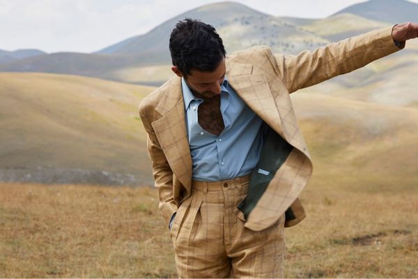 characteristics neapolitan suit